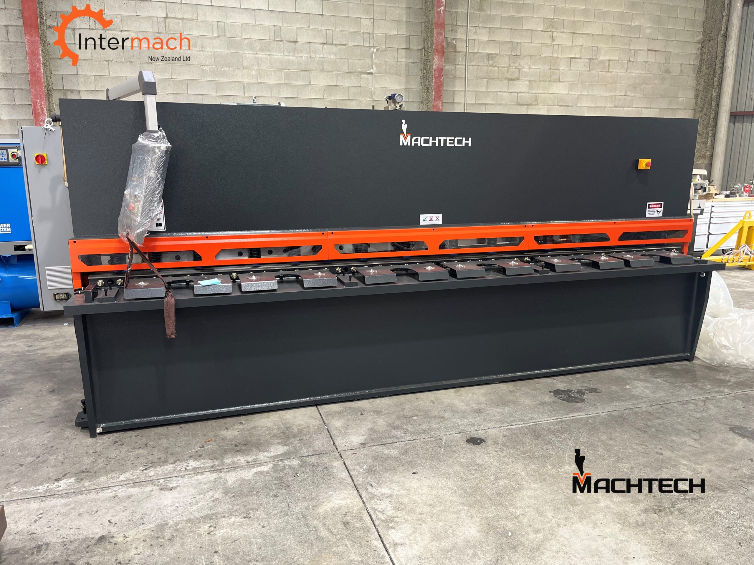 Machtech Guillotine 4m x 4mm
